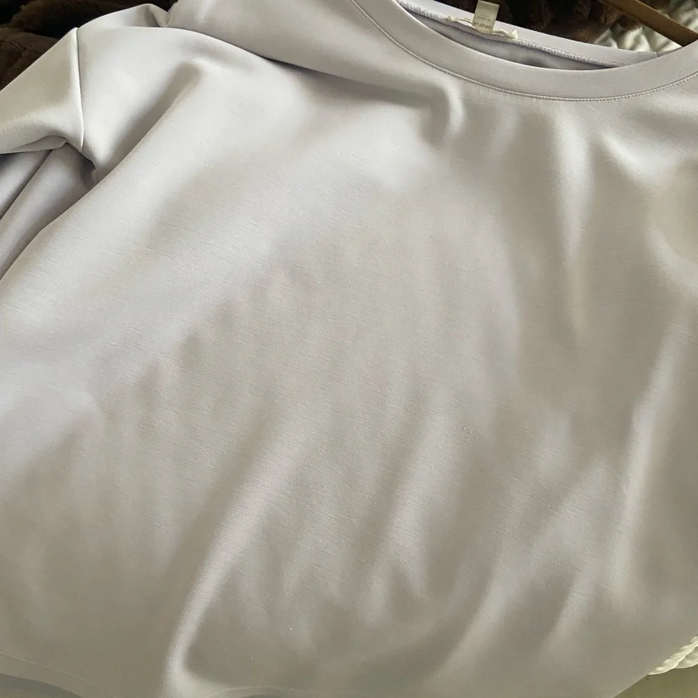 Women's Lavender Top - Picture 2 of 3